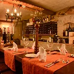 Hemizeus & Iremia Hotel 3*