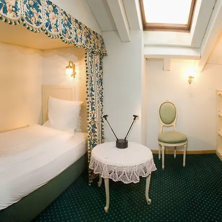 Hemizeus & Iremia 3* زيرمات