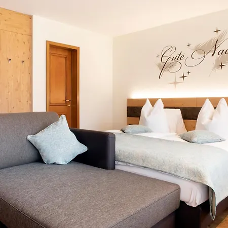 Hemizeus & Iremia 3*