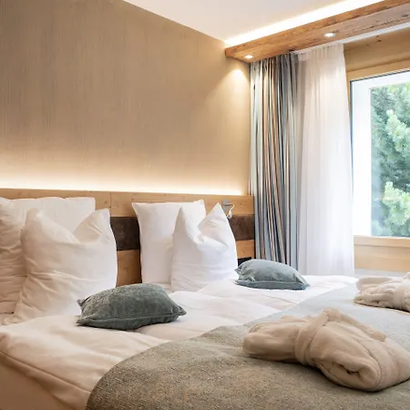 Hemizeus & Iremia Hotel 3*