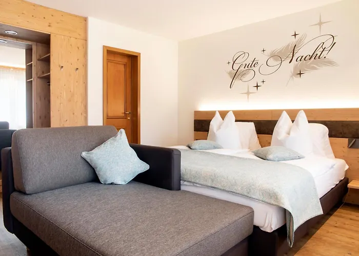 ヘミツェウス ＆ イレミア スパ 3*